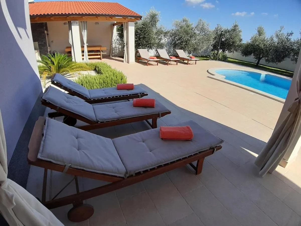 Villa Zeus Pula 0*,  Kroatien